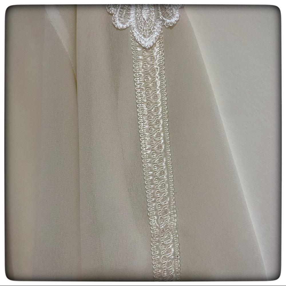 Lace Blouse - Picture 5 of 7